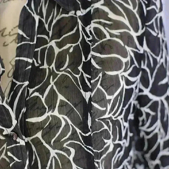 Chicos black/white 100% Silk Button Down Sheer Blouse Size 3 / Size XL - Picture 5 of 12
